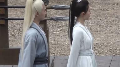 |《且试天下》杨洋白发路透曝光，头套有点紧吧，为救女主散尽功力