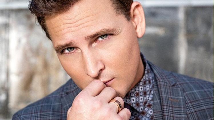 库伦|《暮光之城》库伦医生当年帅爸形象爆红 48岁变性感熟男魅力再升级