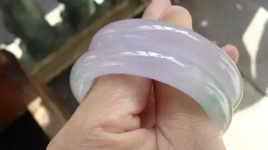 翡翠|价值十万的水头非常诱人， 切开之后却是这样，缅甸送来翡翠原石