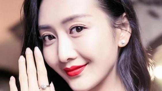运动 王欧的一张随意健身照走红，不经意间显露好身材，全靠坚持健身