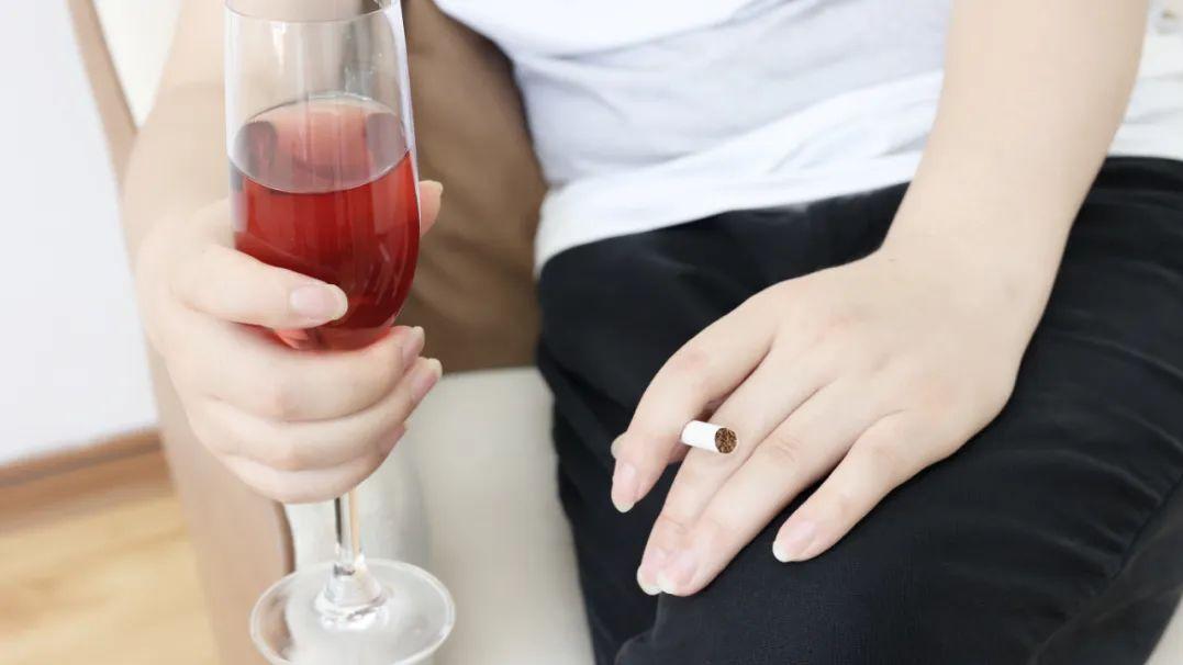 衰老|女性如何“对抗”衰老？日常做好4件事，或会使衰老“慢下来”