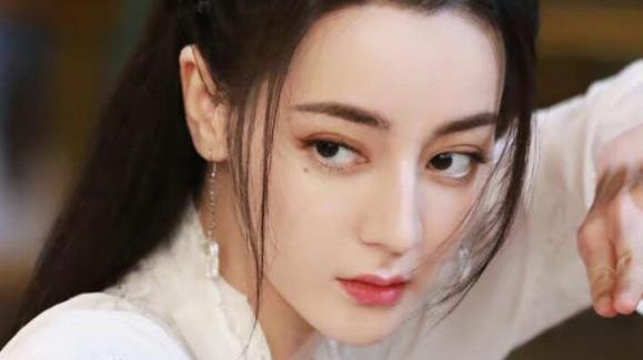 迪丽热巴|迪丽热巴的粉丝过于有趣了，给《安乐传》P的图，着实太有范