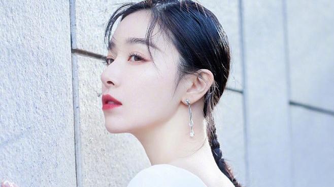 佟丽娅|美图分享|清纯甜美的阚清子，长裙飘飘很动人！