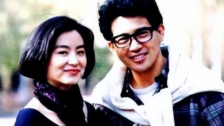 林青霞|落寞的林青霞：苦恋秦汉20年一夕情断，无奈转嫁他人重新获得幸福