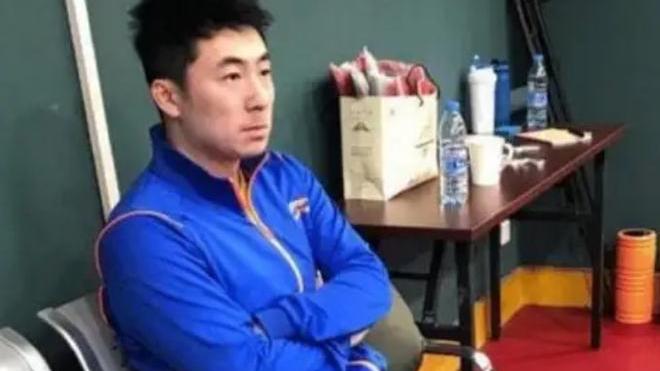 教练|国乒33岁教练惹争议！弟子输球他黑脸扭头就走，留下弟子落寞退场