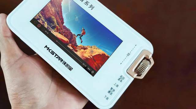 mp4|老人专属MP4，体验这款国产小众品牌播放器，手提环是亮点之一