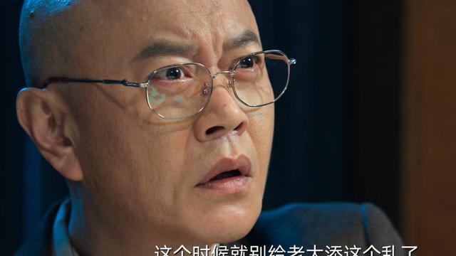 《风吹半夏》中冯遇看上去十分憨厚，但心思却是最多的，并且一直有着退路