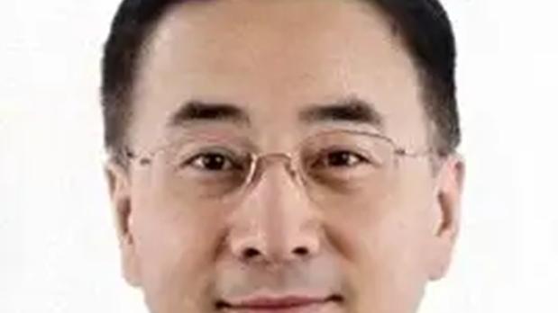 刘亦菲|刘亦菲父亲安少康：背景显赫，离异后再婚，与女儿关系如何？