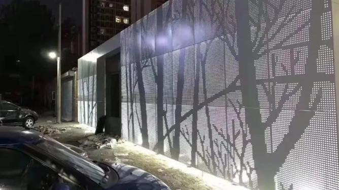 造型百变的冲孔铝单板，还具备吸音隔音降噪的效果？