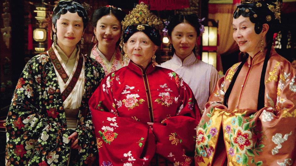 红楼梦|演员中途被撤，撕开红楼梦剧组的“遮羞布”！难怪杨幂说水太深