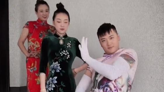 崔晋|李勒优拍全家福，腰太瘦把裤腰缝了一截，4人合照崔晋被冷落