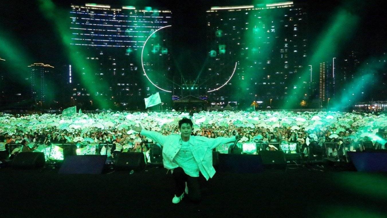 张云雷|张云雷官宣4月成都音乐节，音乐方取消现场直播，粉丝留言让人心痛