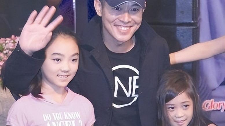 李连杰|李连杰大女儿李思近况，她对自己的父亲恨之入骨，34岁仍旧未婚