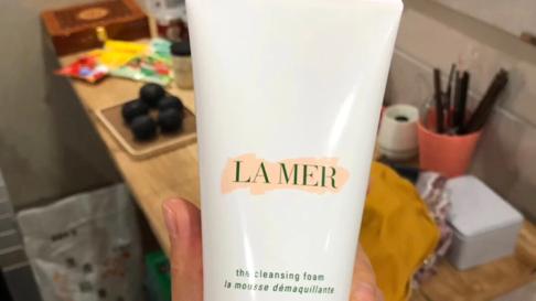 深层清洁洗面奶推荐: 提亮肤色美白补水, 让你的皮肤嫩滑水当当