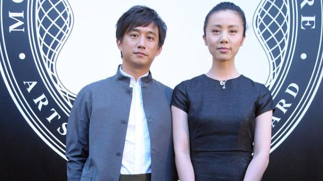 金·卡戴珊|黄磊老婆穿黑裙也不老气，看着挺端庄，真是被宠成了“小女孩”