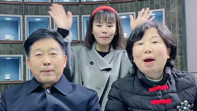 杜新枝|杜新枝被问亲属为何不为她发声，杜妈回应“兄弟姐妹都嫌丢人”