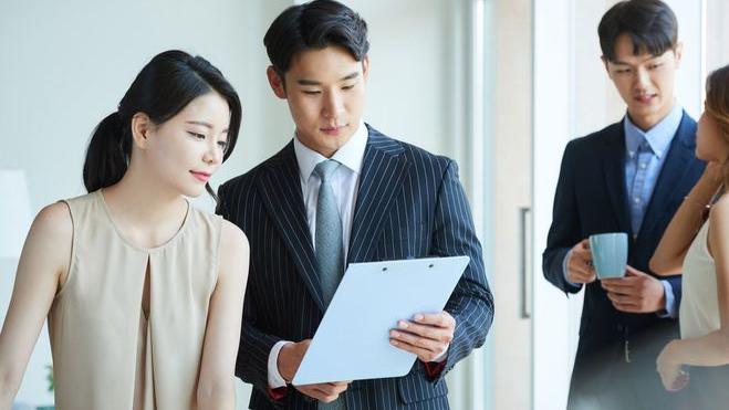 正能量|新来的实习生热心帮助所有人，同事有求必应，却没能通过试用期