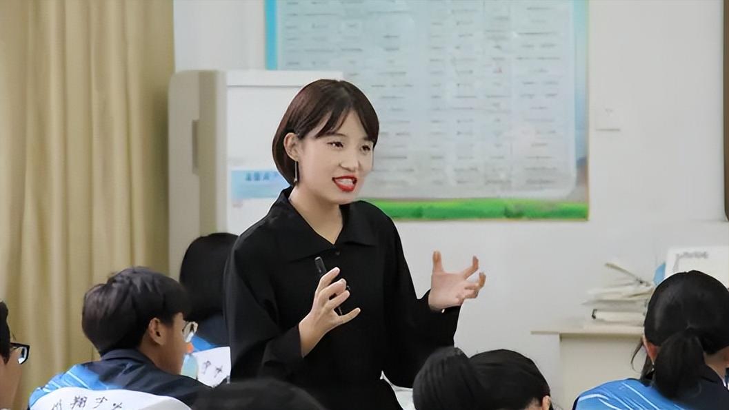 三国群英传国战版|一大学女老师因外形“火出圈”，评论区却吵翻天