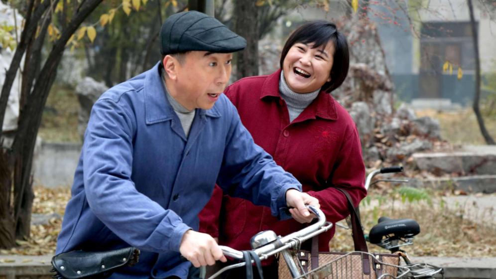 冯巩|与冯巩搭档，前途本来光明，后因诈骗锒铛入狱，为何明星总爱自毁前途？