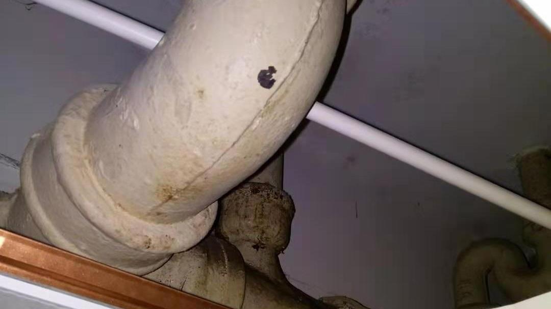 卫生间铸铁管道局部渗水，为什么？有哪些修复方法？