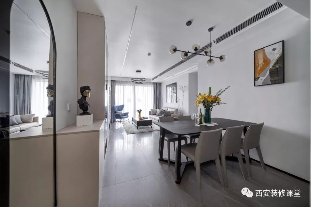 130㎡三室两卫，素雅黑白灰