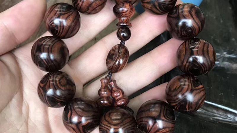 海南黄花梨|海南黄花梨对眼佛珠别再追求了，价值过于虚高