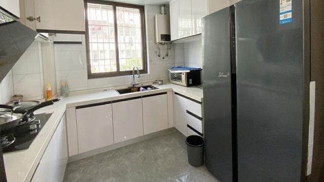 她家120平新房，坚持客厅与阳台打通，完工后非常满意，分享一下