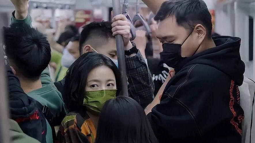 正午阳光|正午阳光新作，爹味冲天，把猥琐当“浪漫”？