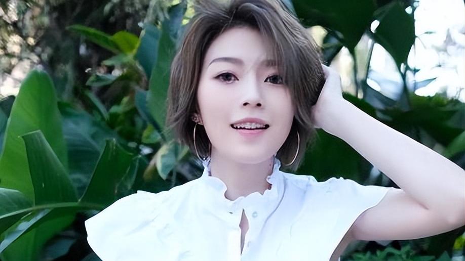 连诗雅|33岁香港女星连诗雅要结婚了，晒钻戒曝好消息