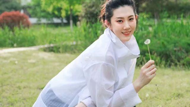 女排|女排女神晒照，颜值被赞胜过惠若琪，甜美笑容太治愈了