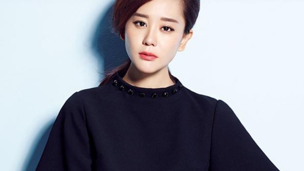 参观海陆住的豪宅，沙发背景墙是镀金的，看着太耀眼了