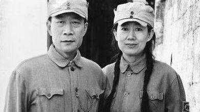 李雪健|于海丹：嫁给李雪健39年，在他背后默默流泪，幸好儿子让她欣慰