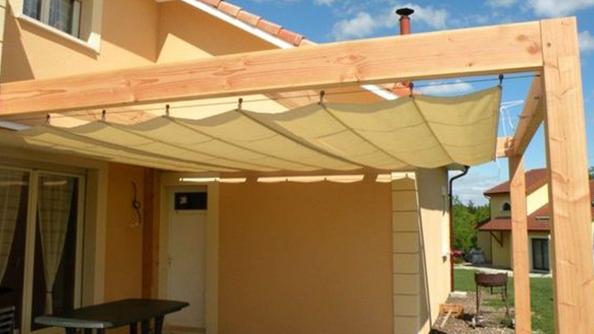 装阳光房钱花不少却沦为鸡肋，露台还是装这种，物业也没话说！