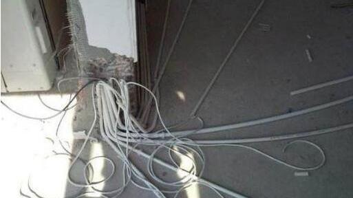 要是遇见工人这样安装布线，直接给工钱就行，连验收你都不用！