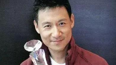 张学友|张学友是四大天王之首，当年比beyond火很多，谭咏麟都得让道