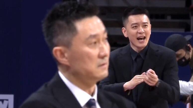 杜锋|易建联开场2犯打乱杜锋战术，无奈极限轮换，莫兰德成战术奇兵