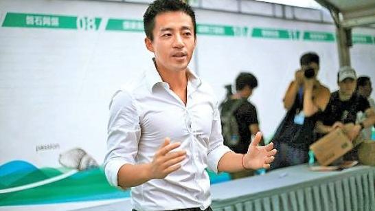 汪小菲|张颖颖和汪小菲穿同款情侣羽绒服，二人恋情再添实锤，就是互相否认