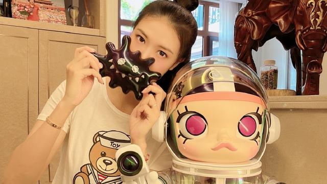 张常宁|张常宁更新动态！微笑晒家中新“伙伴”，回归国家队只是时间问题