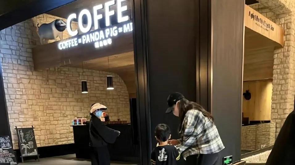 黄晓明|黄晓明新欢像Angelababy，还是忘不了吗？