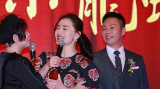 护肤品 47岁陈德容不服老，穿印花裙配马尾造型，气质温柔看不出真实年龄