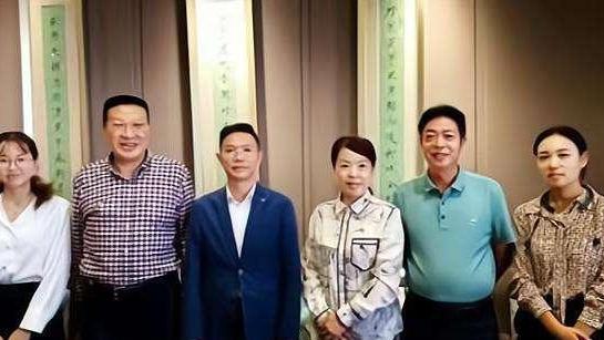 律师|虎父无犬子！潘克律师首晒父子合照，理工男配电吉他，文艺范十足