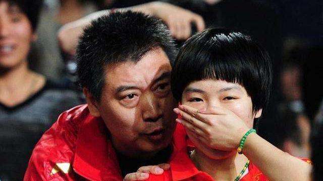 李晓霞|厉害了！国乒大满贯走上重要岗位，退役后嫁帅气教练，3年生2孩