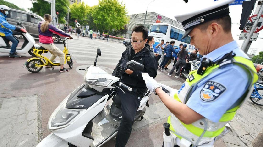 明确了！C1驾驶证可以骑电动车吗？交警：只有两种能骑，别再搞错