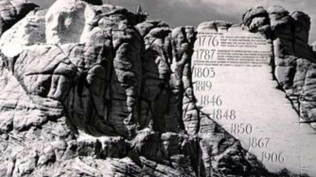 翡翠|拉什莫尔山号称石像山，山后还有一个密室，里面藏着“珍贵”文物