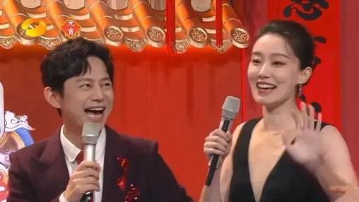 何炅|湖南卫视元宵晚会上，张小斐的一句话，直接让何炅“难堪”了！