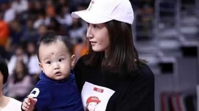 |易建联身家过亿，巴西宝贝为他连生两子，坐拥美国豪宅儿子入美籍