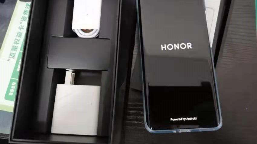 华为荣耀|荣耀Magic4正式开售：骁龙8Gen1+双曲屏+4800mAh，比国外便宜2300