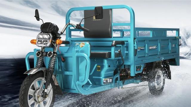 金彭推出一款轻型电动三轮车，造型硬朗，扎实耐用，续航120公里