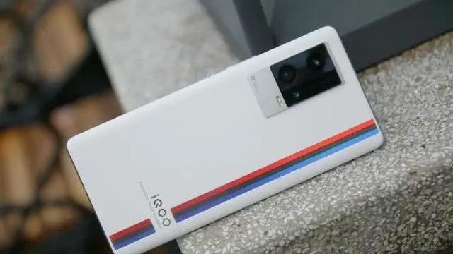 芯片|从5499跌至3899元！三星E5屏+120W快充+独显芯片，老旗舰依然很香