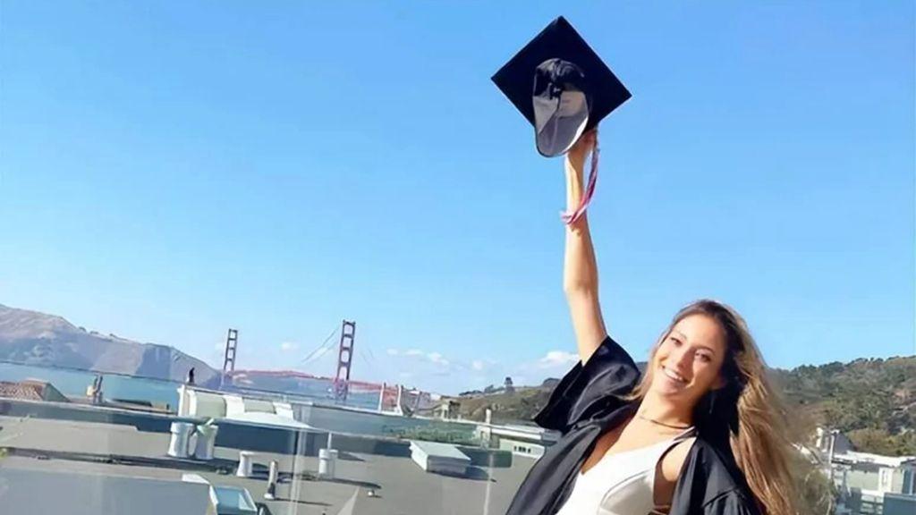 谷爱凌学校开学了！ 上台演讲时，全场掌声雷动，营造了东方女性的气氛